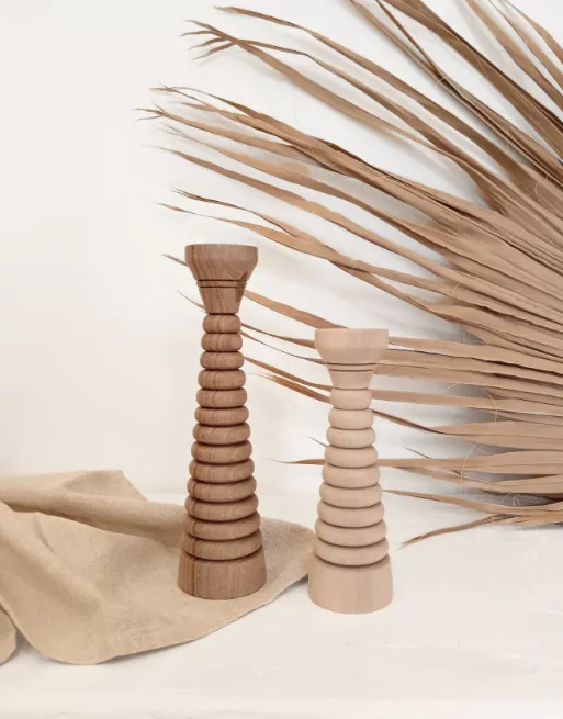 Chandelier en bois de noyer 